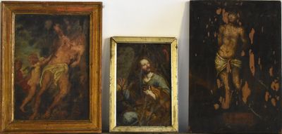 trois tableaux encadrés représentant Jésus et d'autres figures religieuses, posés sur une étagère