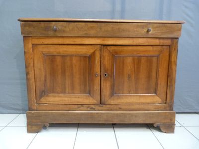 Buffet bar en noyer et peuplier ouvrant par deux portes et u…