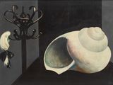tableau représentant un tableau où figurent un coquillage et un lustre dans une pièce sombre