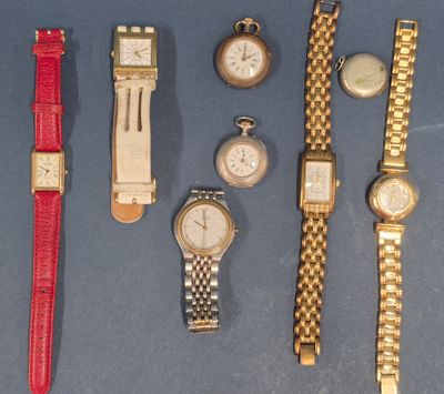 Lot de 9 montres de dames en métal doré et argenté dont Lanc…