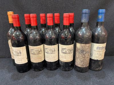 six bouteilles de vin sont alignées sur une table
