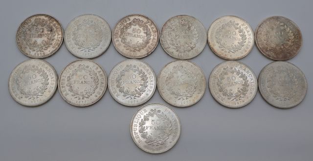 13 pièces de monnaie en argent à valeur faciale de 50 francs anné...