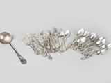 many spoons and spoon spoons laid out on the table