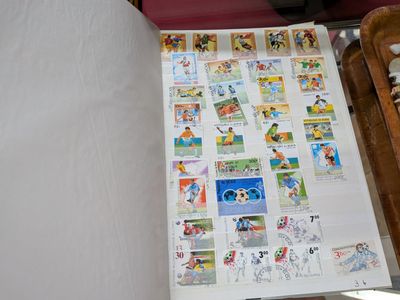 une image représentant une image de Mickey Mouse sur une feuille de papier