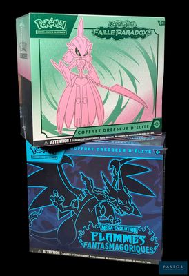 Deux boîtes de cartes à collectionner Pokémon sont posées sur une table.