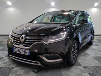 vue de face d'une voiture noire dans un showroom