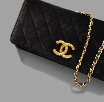 CHANEL, modèle Gabrielle. SAC de soirée porté épaule, en vel…