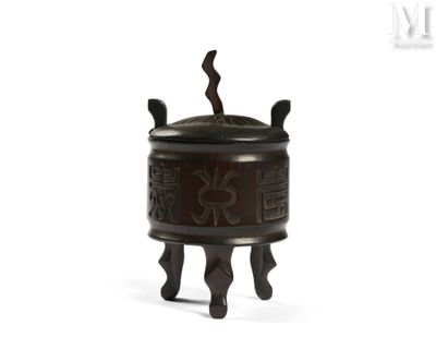 brûle-parfum en forme de dragon avec un socle en bois