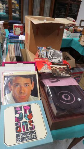 Lot Hifi / musique : électrophone avec enceintes, lot de disques ...