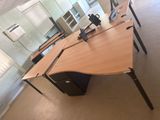 une image représentant un bureau dans un environnement professionnel
