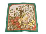 écharpe à imprimé floral vert et orange, avec un chat dessus