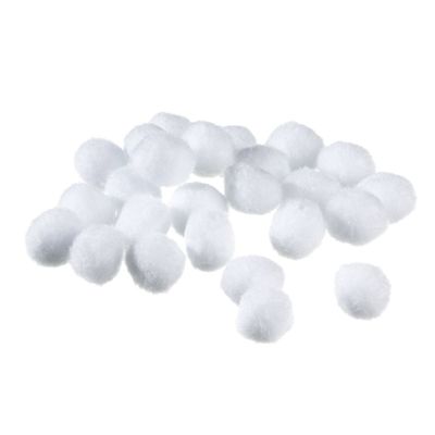 un tas de boules de coton blanches sur une surface blanche