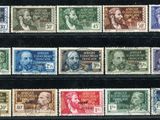 les timbres sont de tailles et de couleurs différentes sur un fond noir
