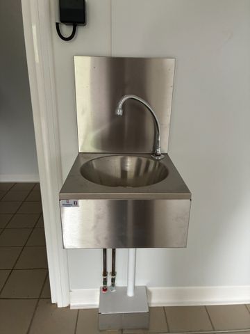 Lave main inox commande genou