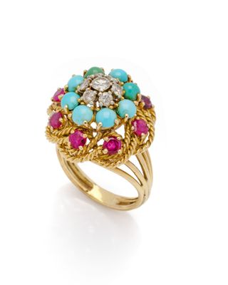 une bague en or sertie de pierres turquoise, roses et blanches