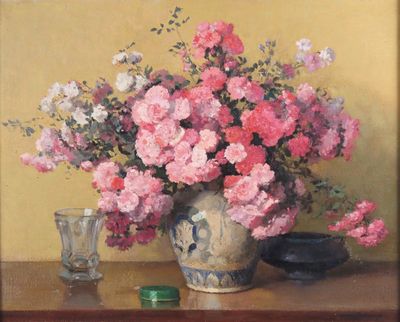 un tableau représentant des fleurs dans un vase et deux verres posés sur une table