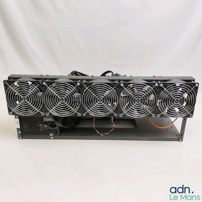 un gros plan d'un boîtier d'ordinateur équipé de trois ventilateurs