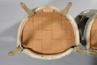 Paire de fauteuils cabriolets en bois sculpté laqué gris rep… (photo 5)