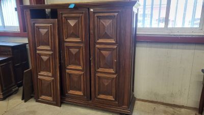 1 armoire à 3 portes (196 x 58 cm - Ht.