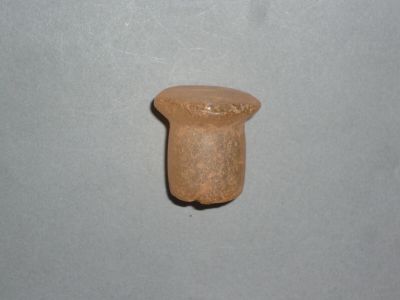 un petit morceau d'argile posé sur une table