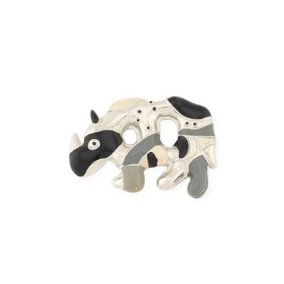 une image représentant une broche en forme d'animal en noir et blanc sur fond blanc