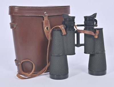 two binoculars that are sitting next to each other