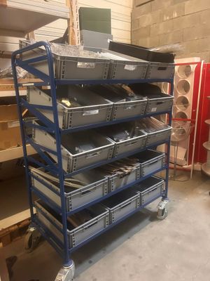 1 armoire haute portes rideaux + contenu - Photo 1