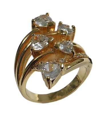 BAGUE en métal doré sertie de cristaux imitation diamant, to…