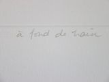 a white wall with writing on it that says a fond de pain