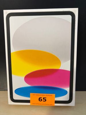 une boîte sur laquelle figure l'image d'un iPad 6s d'Apple