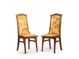 paire de chaises avec dossier et assise rembourrés