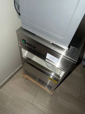 a white washer and dryer sitting on top of each other