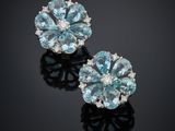 une paire de boucles d'oreilles en aigue-marine et diamants