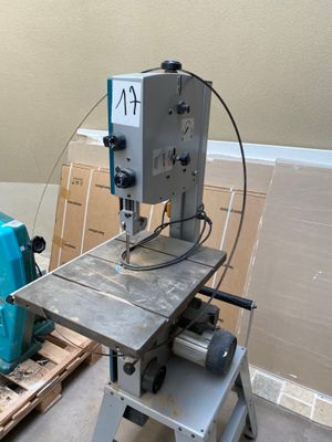 a machine that is sitting on a table in a room