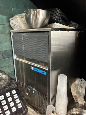 a machine that is sitting on a counter in a kitchen