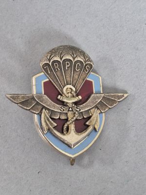insigne de la Royal Air Force sur lequel figure un parachute