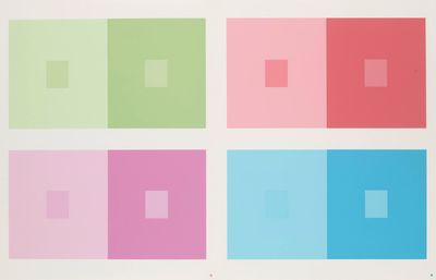 une image représentant quatre carrés de couleurs différentes sur un fond blanc