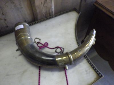 a metal pipe that is sitting on a table