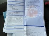 un passeport posé sur un bagage