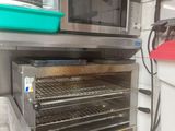 un four qui se trouve dans une cuisine