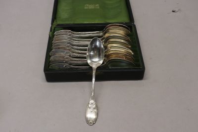 CHRISTOFLE modèle Delafosse, suite de douze cuillères à entr…