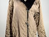 an image of a woman ' s jacket with a fur collar