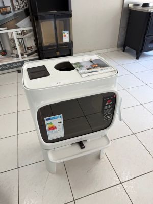 a machine that is sitting in the middle of a room