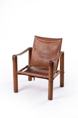 Travail FRANCAIS Fauteuil « Safari » à piétement cylindrique…