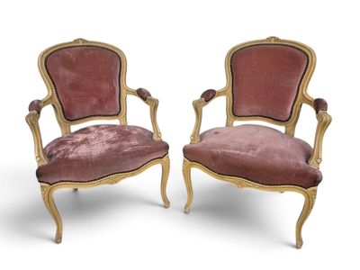paire de fauteuils de style louis xv
