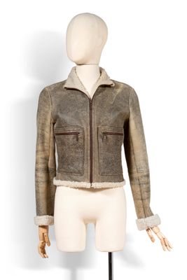 une photo d'un mannequin vêtu d'une veste