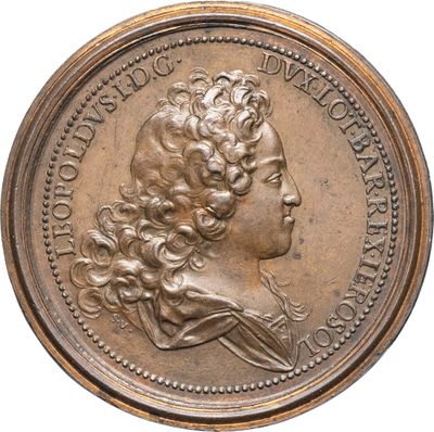 gros plan d'une pièce de monnaie sur laquelle figure un visage de femme