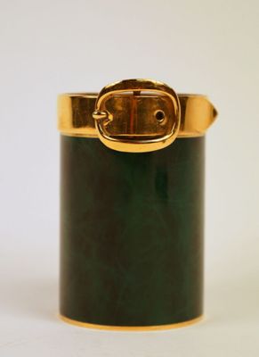 bracelet à boucle en vert et or avec une boucle en laiton