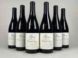 six bouteilles de vin rouge alignées