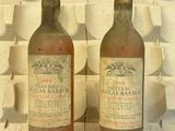 deux bouteilles de vin posées l'une à côté de l'autre sur une table